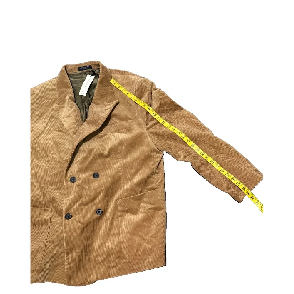 Banana Republic details brand